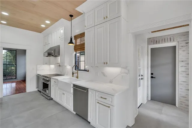 $1,140,000 | 5468 Dayna Court, New Orleans, LA 70124