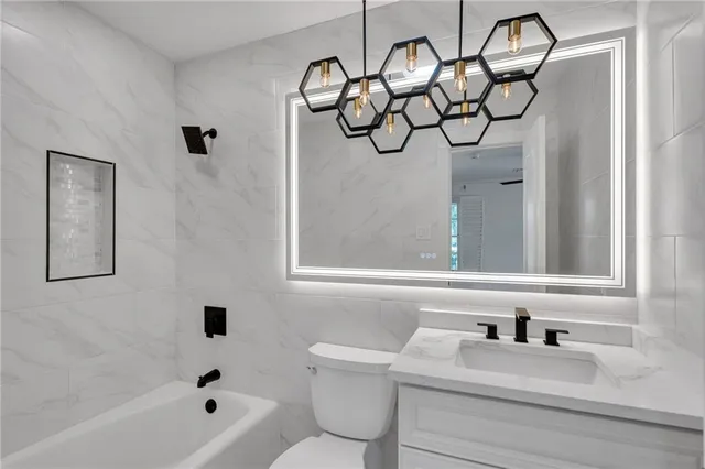 $1,140,000 | 5468 Dayna Court, New Orleans, LA 70124