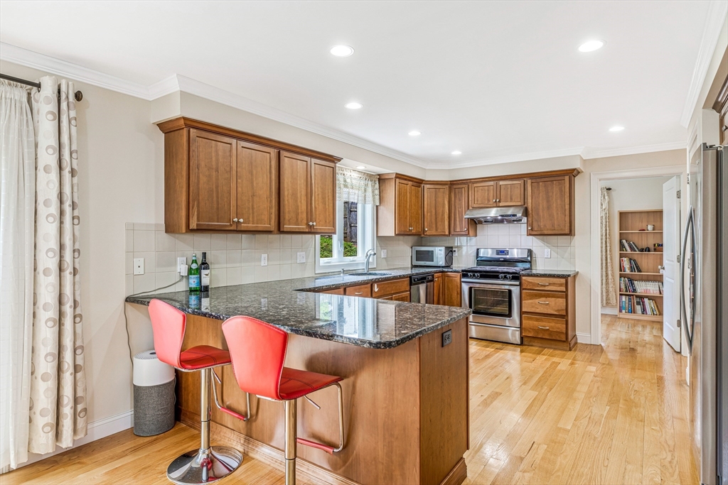 184 College Farm Road Waltham, MA 02451 - Photo 5 of 27