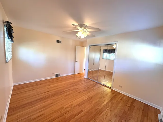 $2,800 | 1042 West Central Road, Mount Prospect, IL 60056