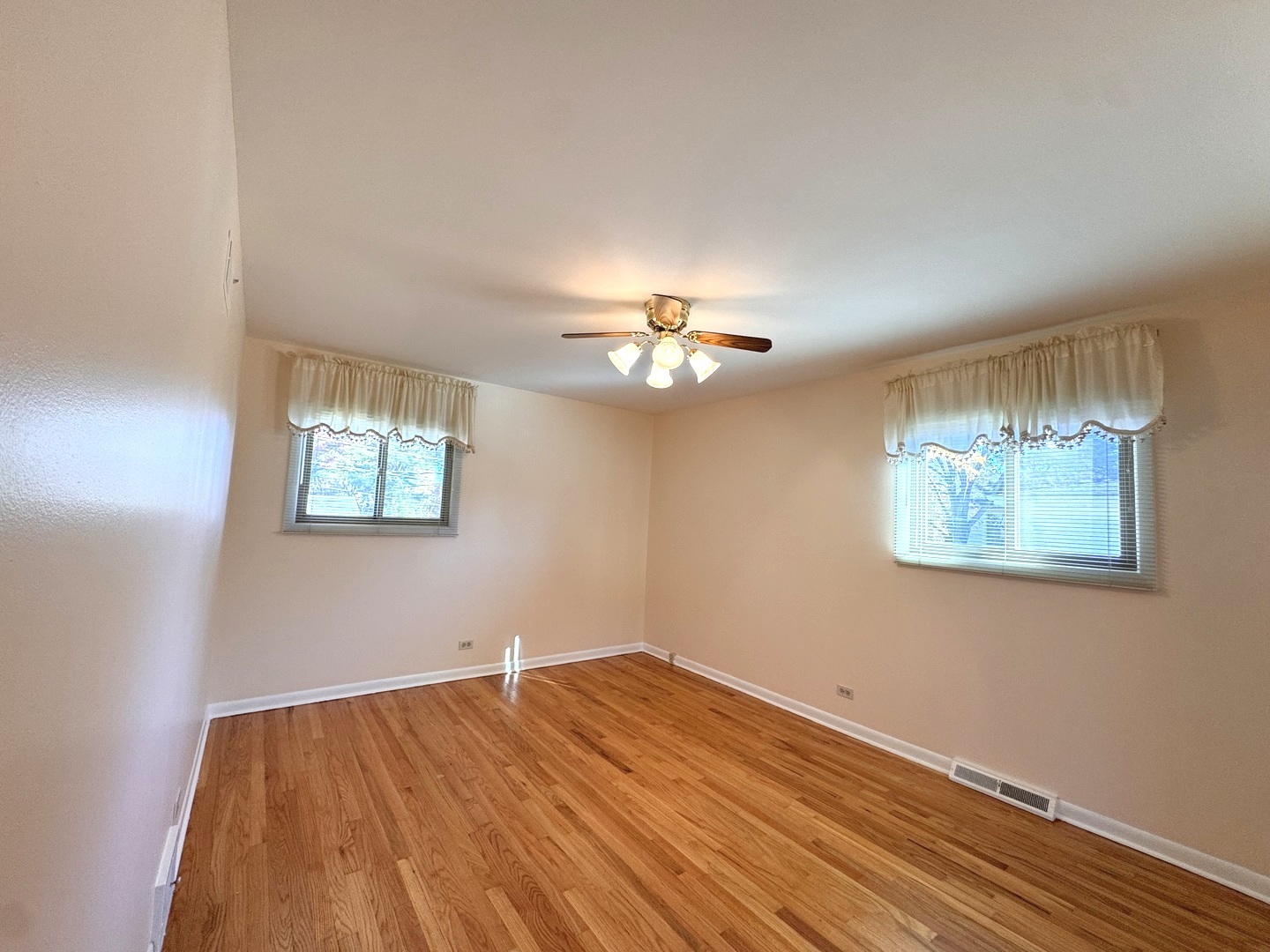 1042 West Central Road Mount Prospect, IL 60056 - Photo 17 of 32 a view of empty room with wooden floor