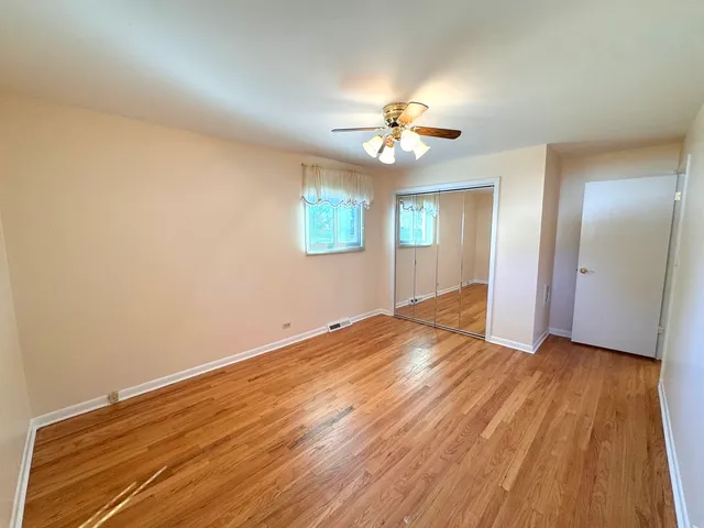 $2,800 | 1042 West Central Road, Mount Prospect, IL 60056