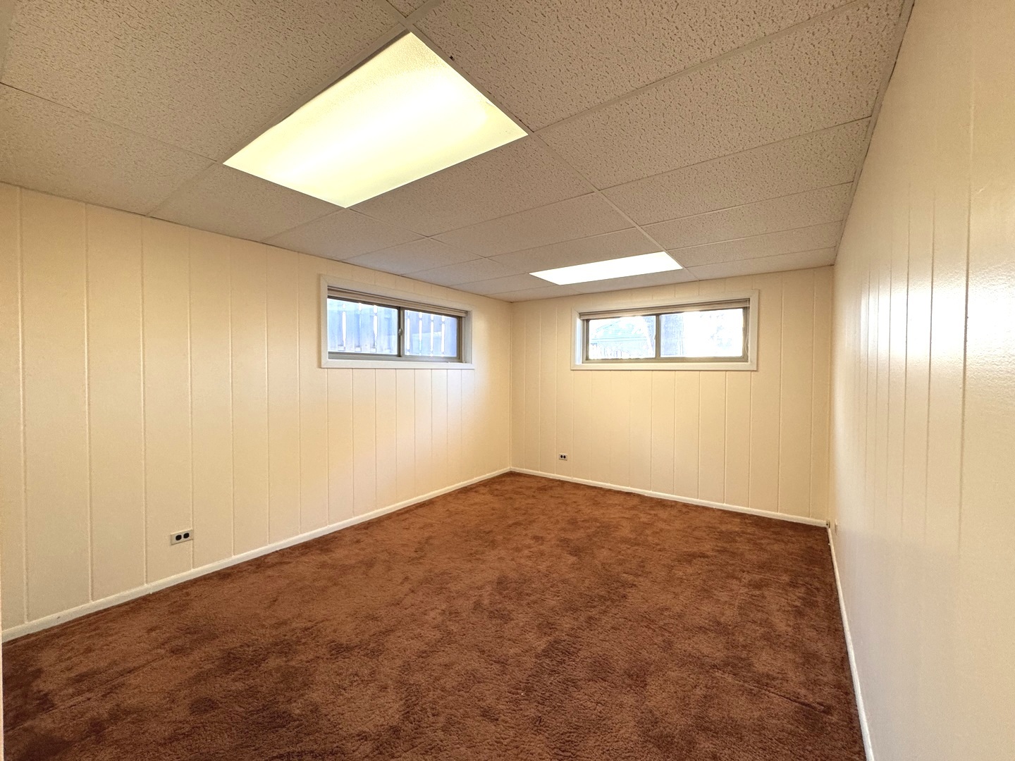 1042 West Central Road Mount Prospect, IL 60056 - Photo 21 of 32 an empty room with windows