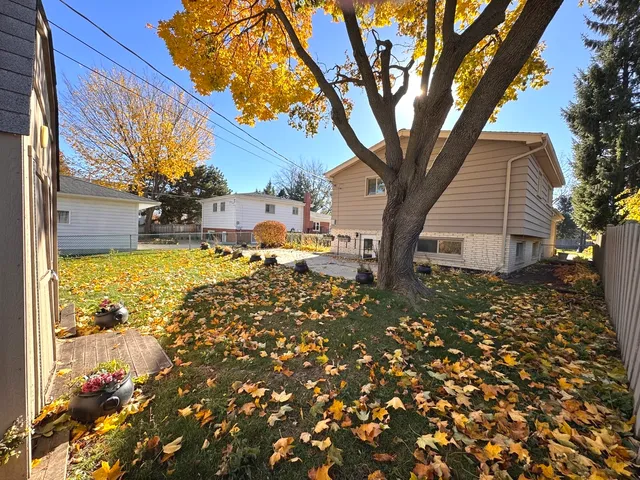 $2,800 | 1042 West Central Road, Mount Prospect, IL 60056