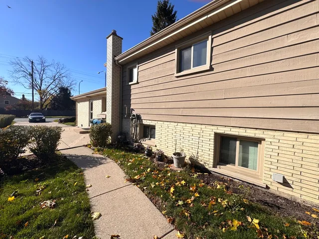 $2,800 | 1042 West Central Road, Mount Prospect, IL 60056