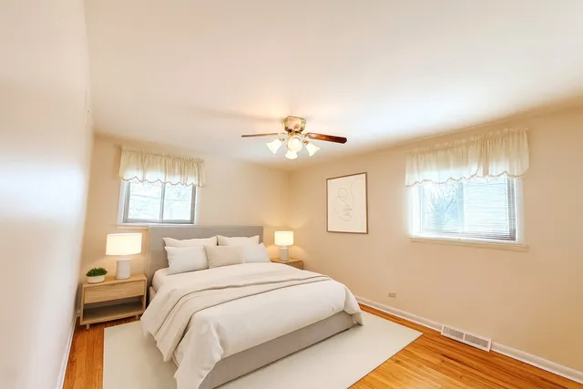 $2,800 | 1042 West Central Road, Mount Prospect, IL 60056