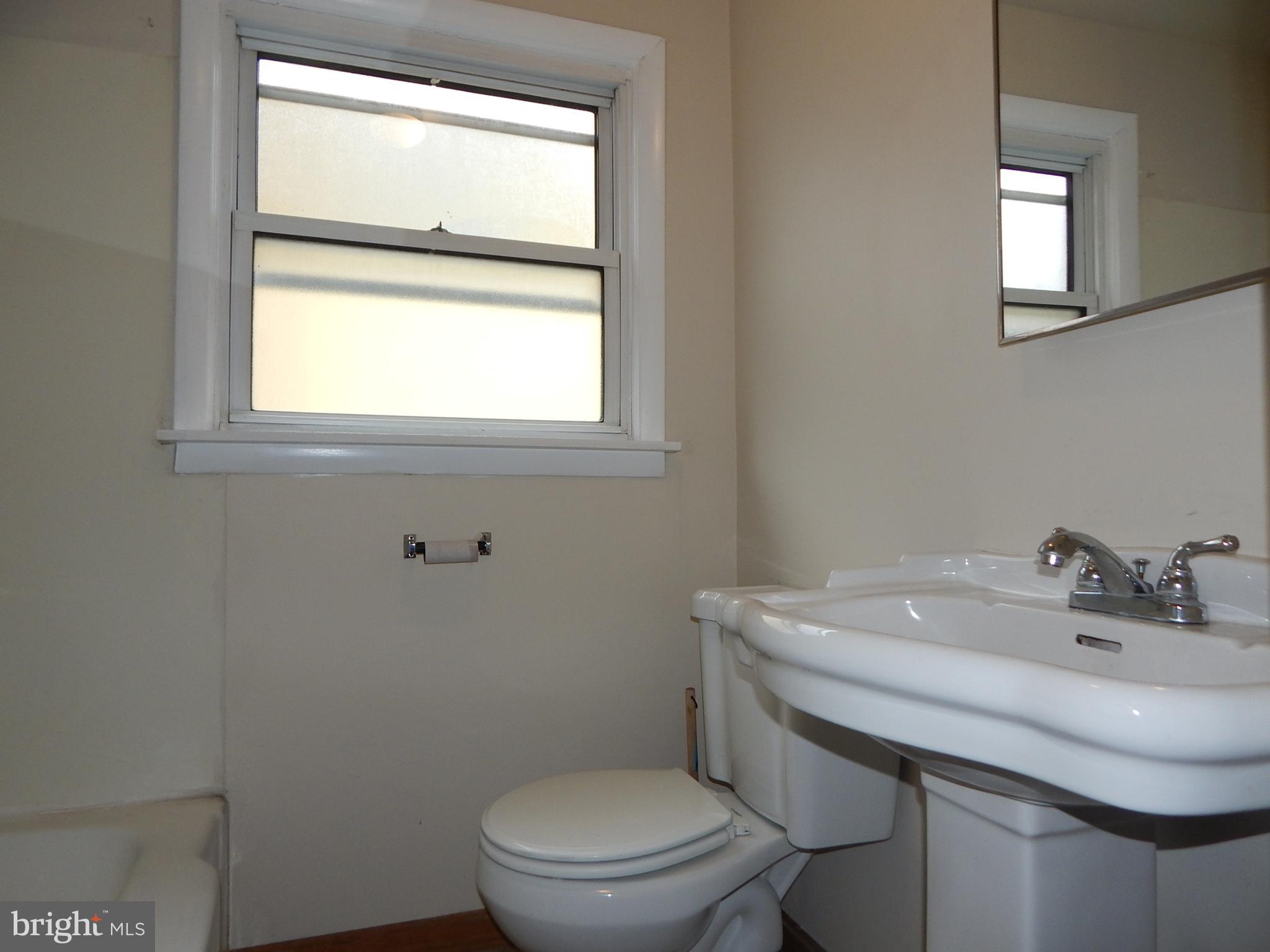 60 Cedar Lane Clementon, NJ 08021 - Photo 14 of 20 Bathroom