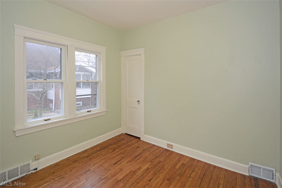 1507 Crest Road Cleveland, OH 44121 - Photo 20 of 34