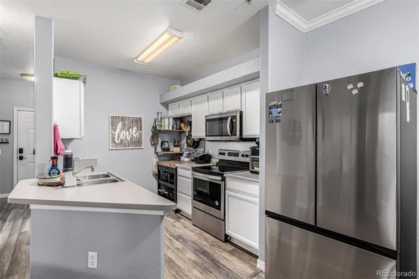 $2,300 | 18919 East Warren Circle, Unit B107, Aurora, CO 80013