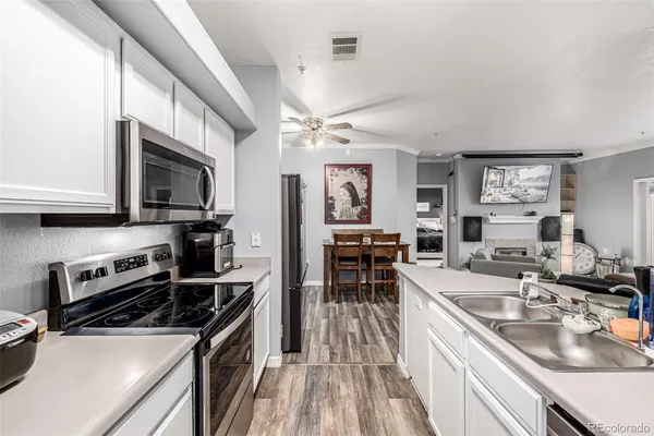 $2,300 | 18919 East Warren Circle, Unit B107, Aurora, CO 80013