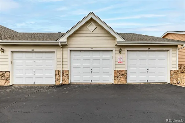 $2,300 | 18919 East Warren Circle, Unit B107, Aurora, CO 80013