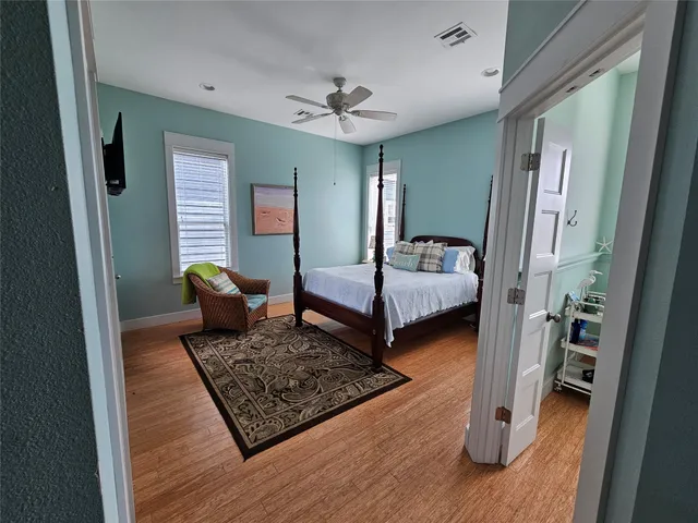 a bedroom with bed and a mirror