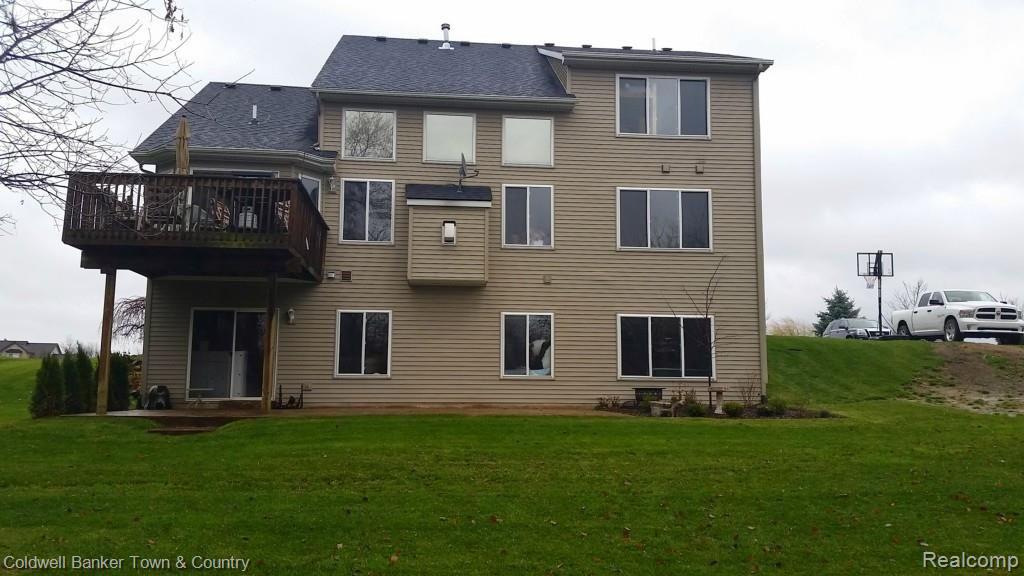 2434 Ridgewood Drive Howell, MI 48843 - Photo 27 of 31 20141124_141035.jpg