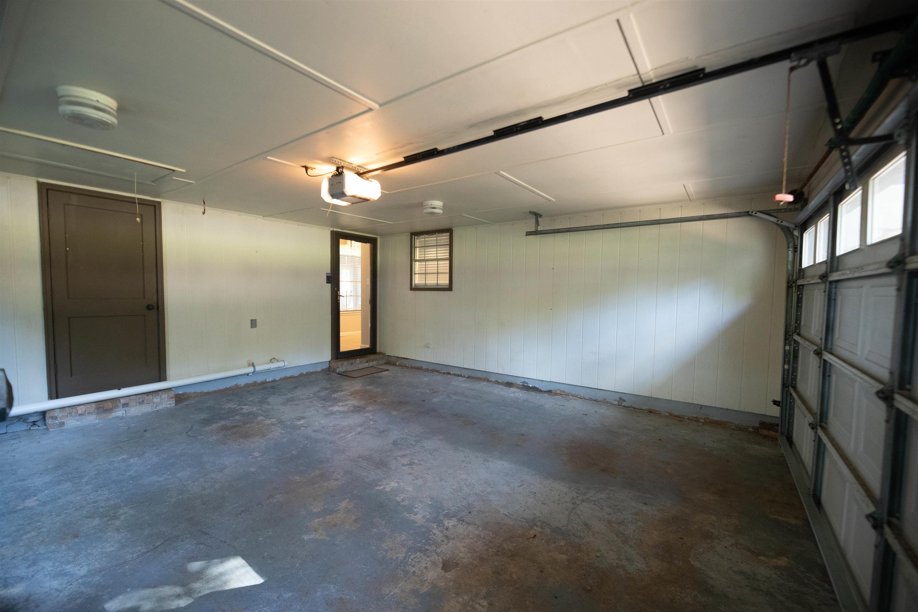 653 Oak Wild Cove Collierville, TN 38017 - Photo 20 of 20 Garage with a garage door opener