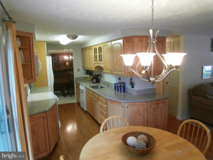 9912 Manet Road Burke, VA 22015 - Photo 12 of 30 Kitchen