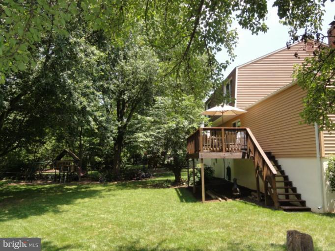 9912 Manet Road Burke, VA 22015 - Photo 21 of 30 Exterior (Rear)