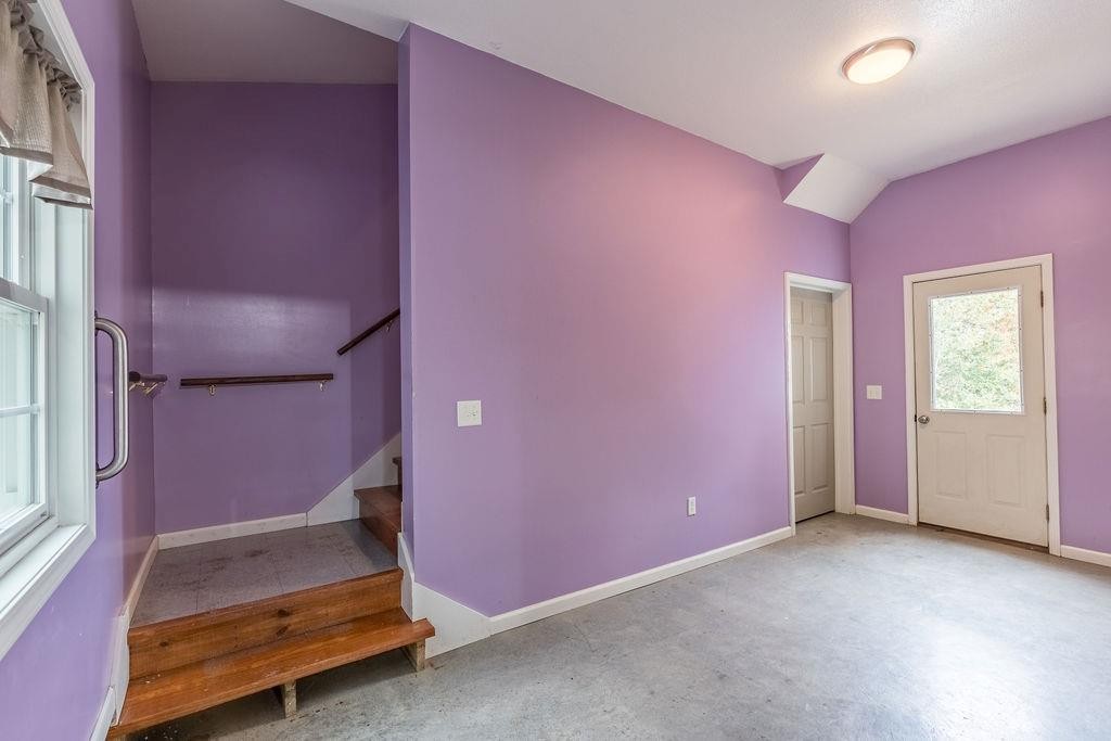 321 Archie Lane Dawson Springs, KY 42408 - Photo 20 of 42 a room with furniture