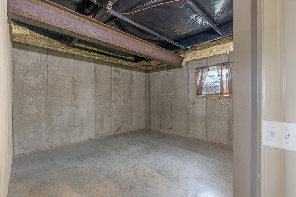 321 Archie Lane Dawson Springs, KY 42408 - Photo 21 of 42 a view of an empty room