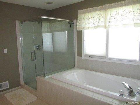 1025 Adele Court Rochester, MI 48309 - Photo 24 of 25 IMG_1893.JPG