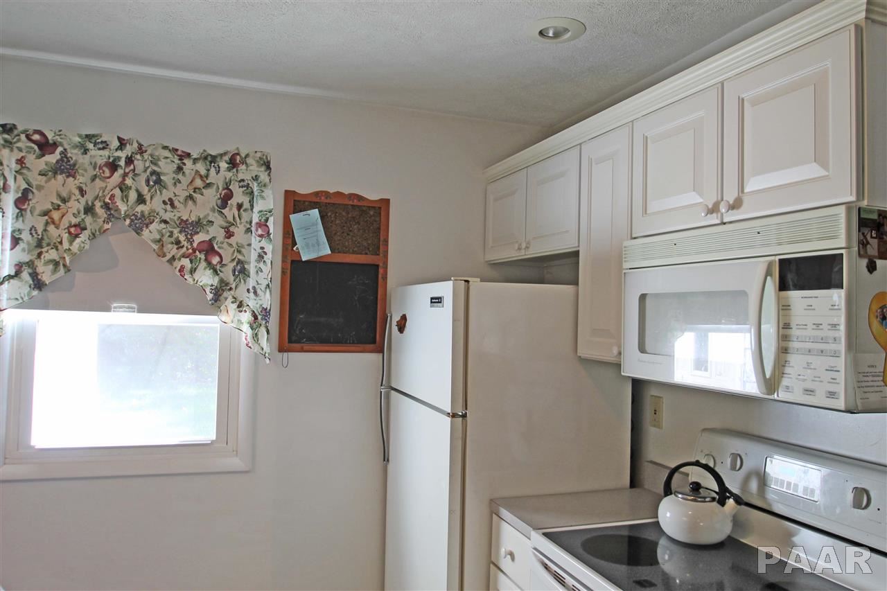 933 West Ridgemont Road Peoria, IL 61614 - Photo 4 of 27 Gallery Image 4