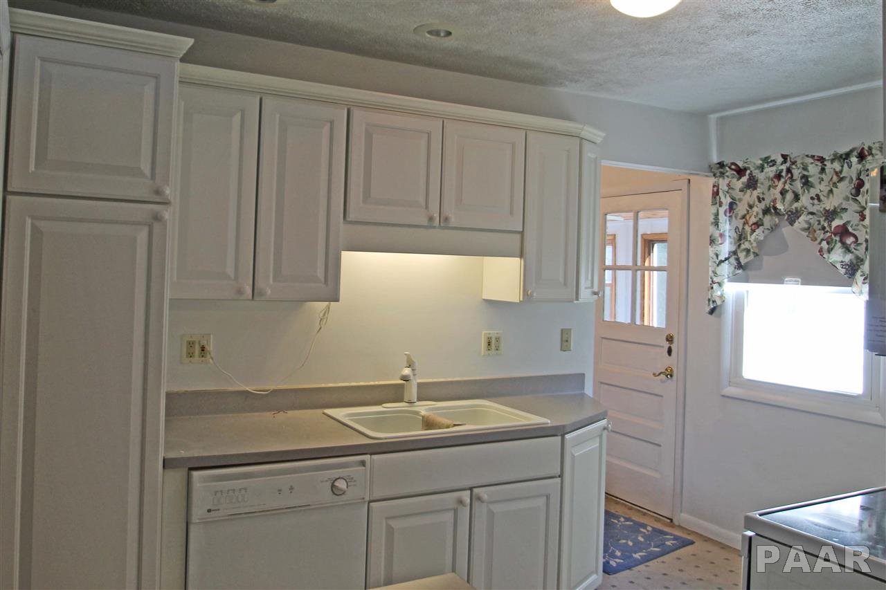 933 West Ridgemont Road Peoria, IL 61614 - Photo 6 of 27 Gallery Image 6