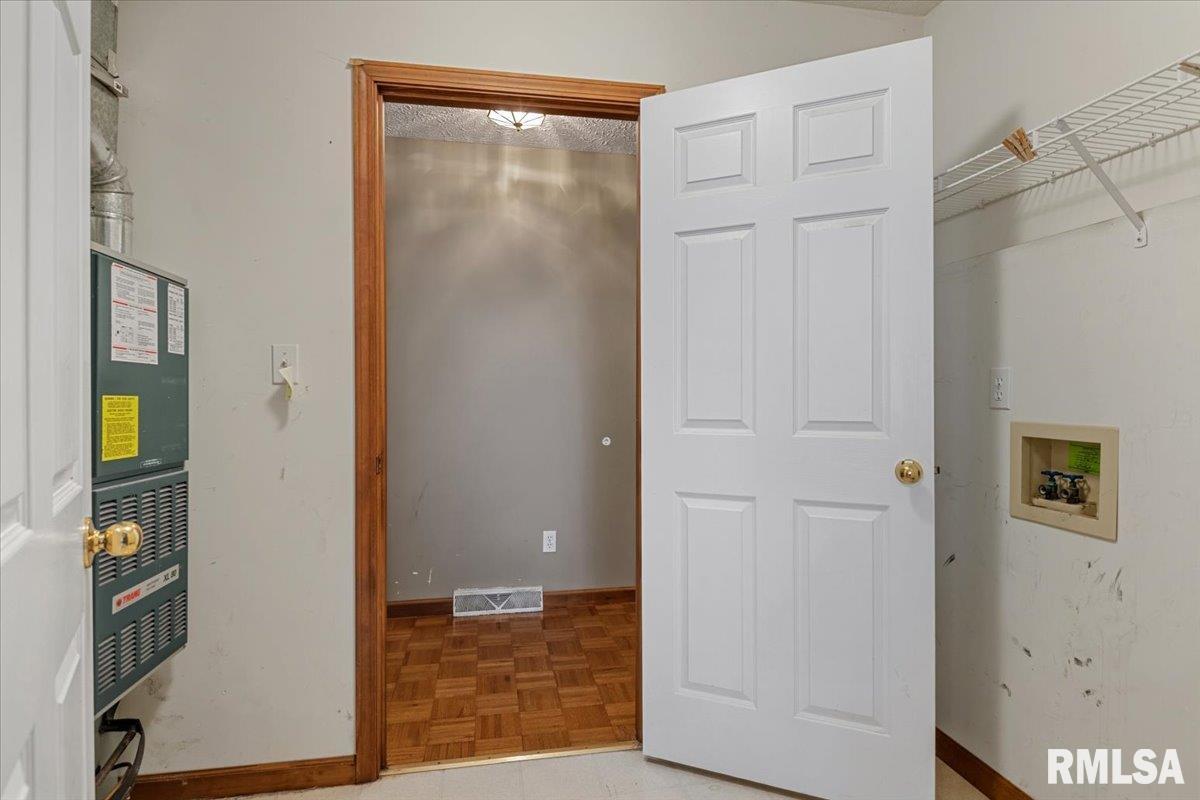 1216 Dani Lane Springfield, IL 62712 - Photo 14 of 32
