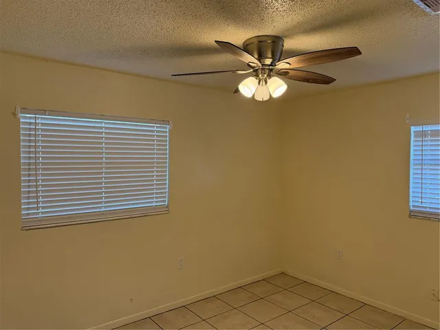 $1,295 | 822 South Lone Oak Drive, Unit B, Leesburg, FL 34748