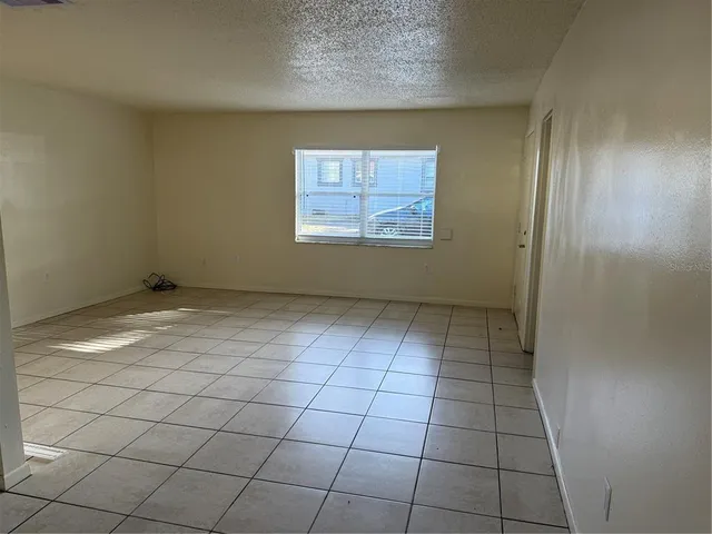 $1,295 | 822 South Lone Oak Drive, Unit B, Leesburg, FL 34748