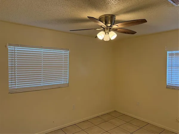 $1,250 | 822 South Lone Oak Drive, Unit B, Leesburg, FL 34748