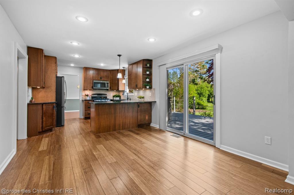 1501 Deerhurst Lane Rochester Hills, MI 48307 - Photo 6 of 38