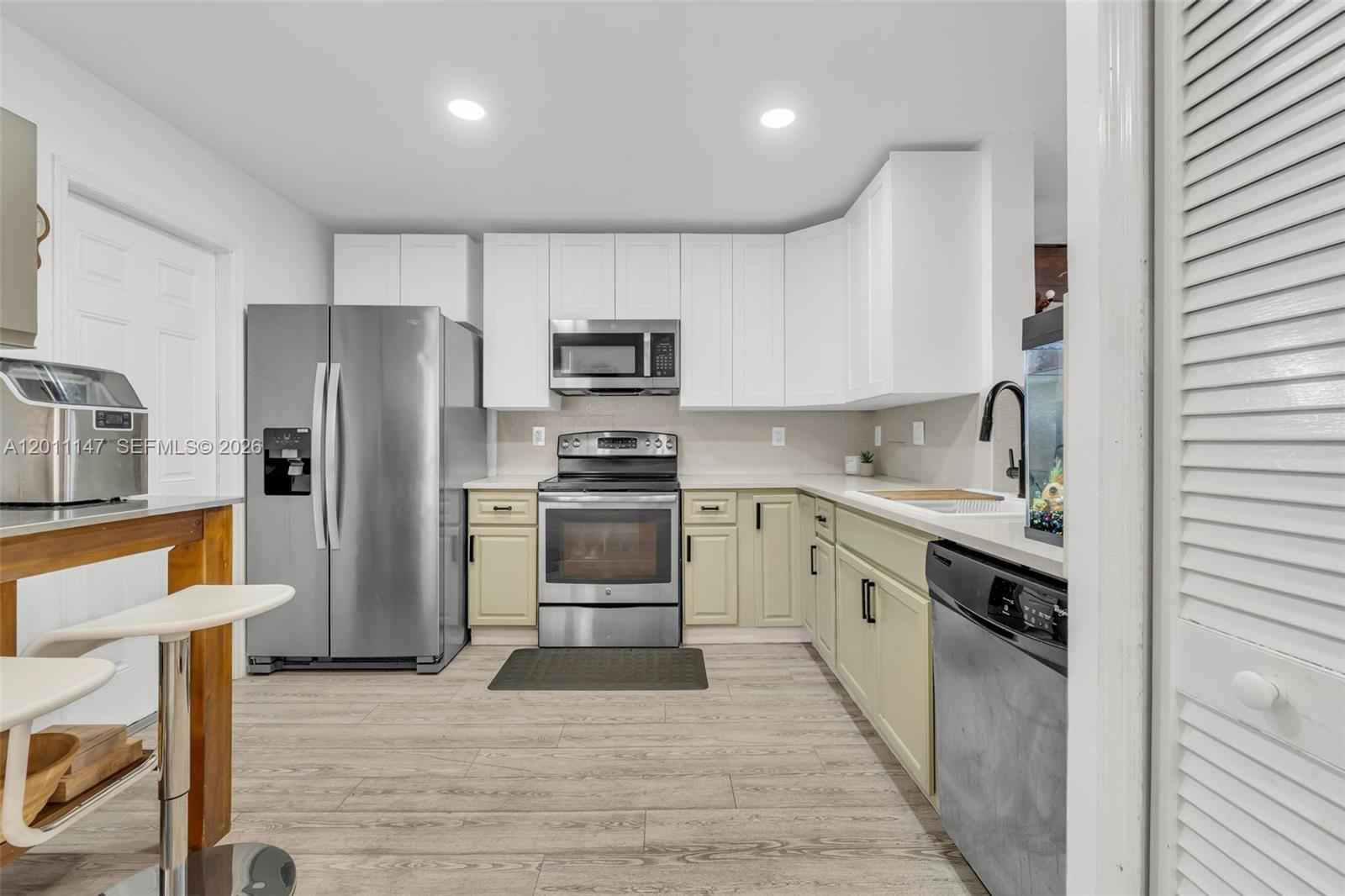 16221 Southwest 72nd Terrace Miami, FL 33193 - Photo 13 of 28