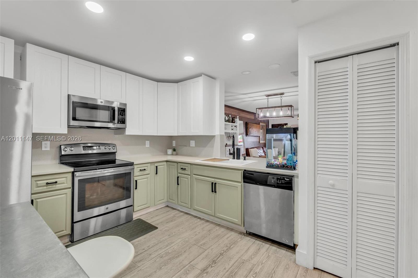 16221 Southwest 72nd Terrace Miami, FL 33193 - Photo 14 of 28