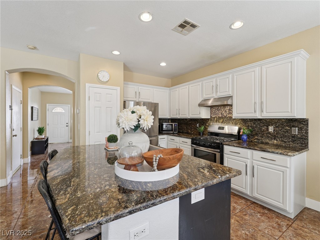 5437 Raccoon Valley Lane Las Vegas, NV 89122 - Photo 12 of 44 Granite counters & ALL APPLIANCES INCLUDED!