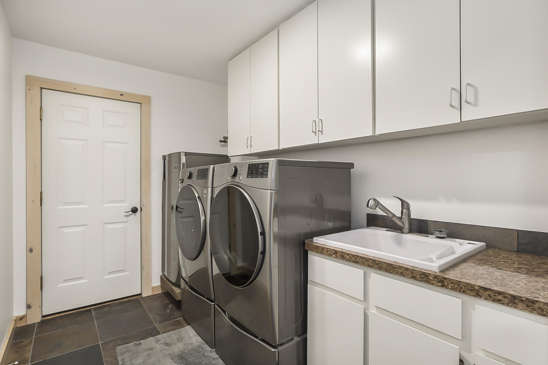17246 Tholstrup Road Bend, OR 97707 - Photo 32 of 55 Laundry Room