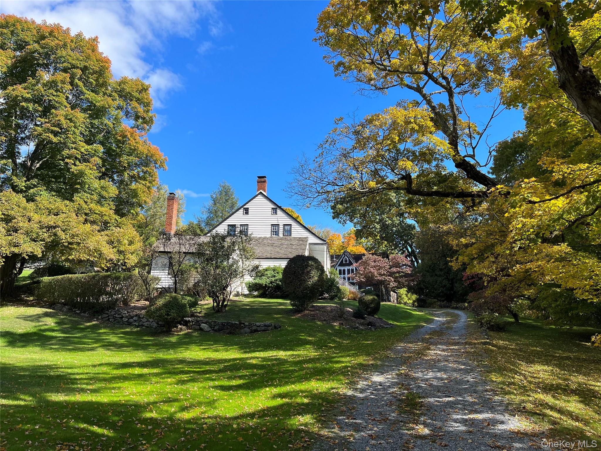 15 Inningwood Road Ossining, NY 10562 - Photo 44 of 50 Horse shoe driveway up the the property