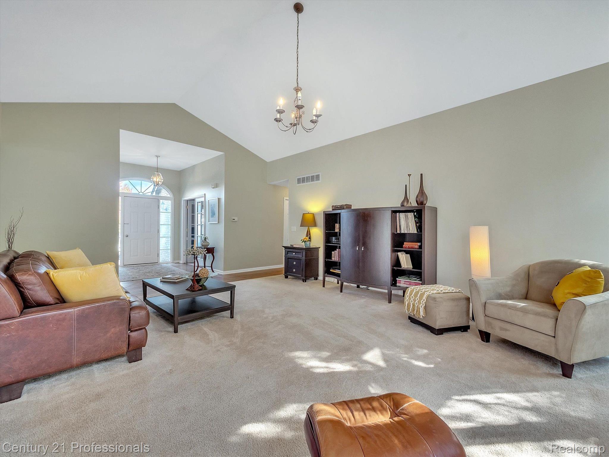 948 Rambling Drive Rochester, MI 48307 - Photo 7 of 40 Gallery Image 7