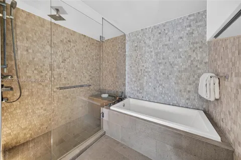 $659,999 | 68 Southeast 6th Street, Unit 3506, Miami, FL 33131