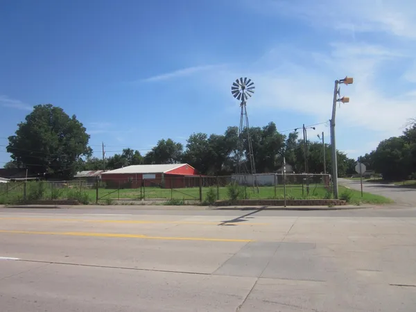 $250,000 | 300 Ave F Northeast, Childress, TX 79201