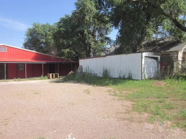 $250,000 | 300 Ave F Northeast, Childress, TX 79201