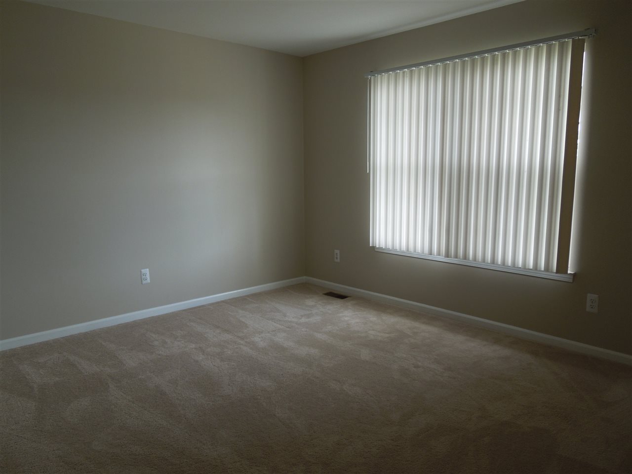 3174 Villanova Circle Rochester, MI 48307 - Photo 34 of 44 31326062-33.JPG