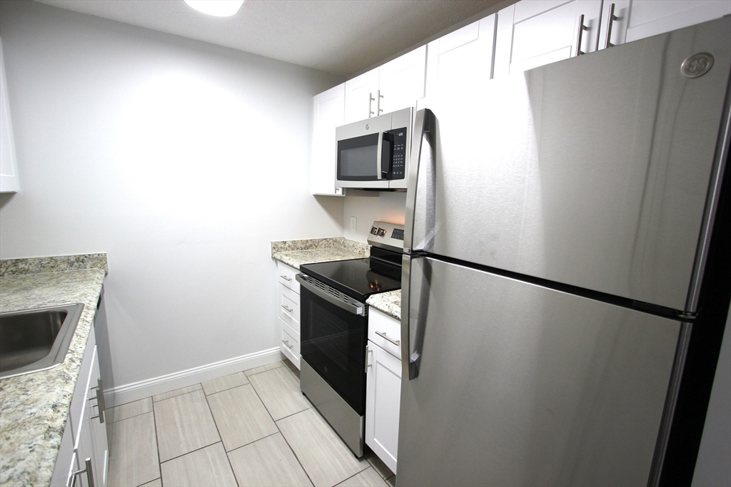 2008 Franklin Crossing Road, Unit 2008 Franklin, MA 02038 - Photo 3 of 35
