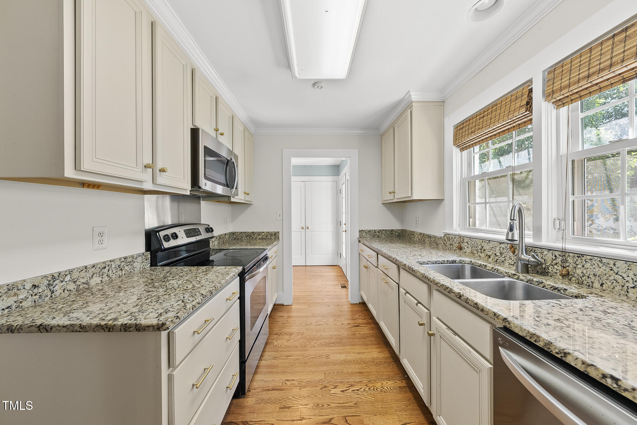 1812 Hilton Street Raleigh, NC 27608 - Photo 7 of 31 DSC00889