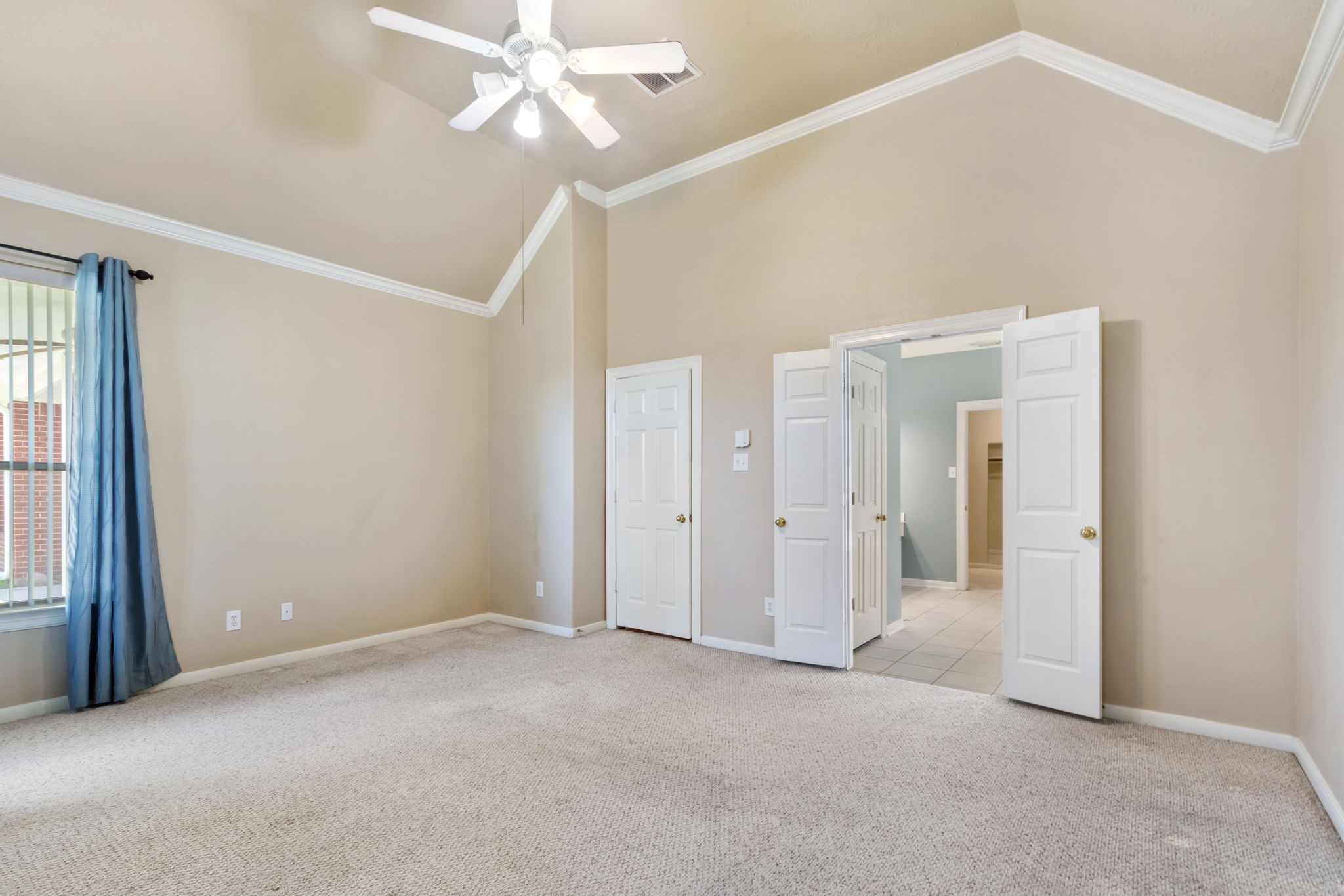 6311 Stone Trail Lane Spring, TX 77379 - Photo 22 of 47 The spacious layout provides room for multiple furniture pieces