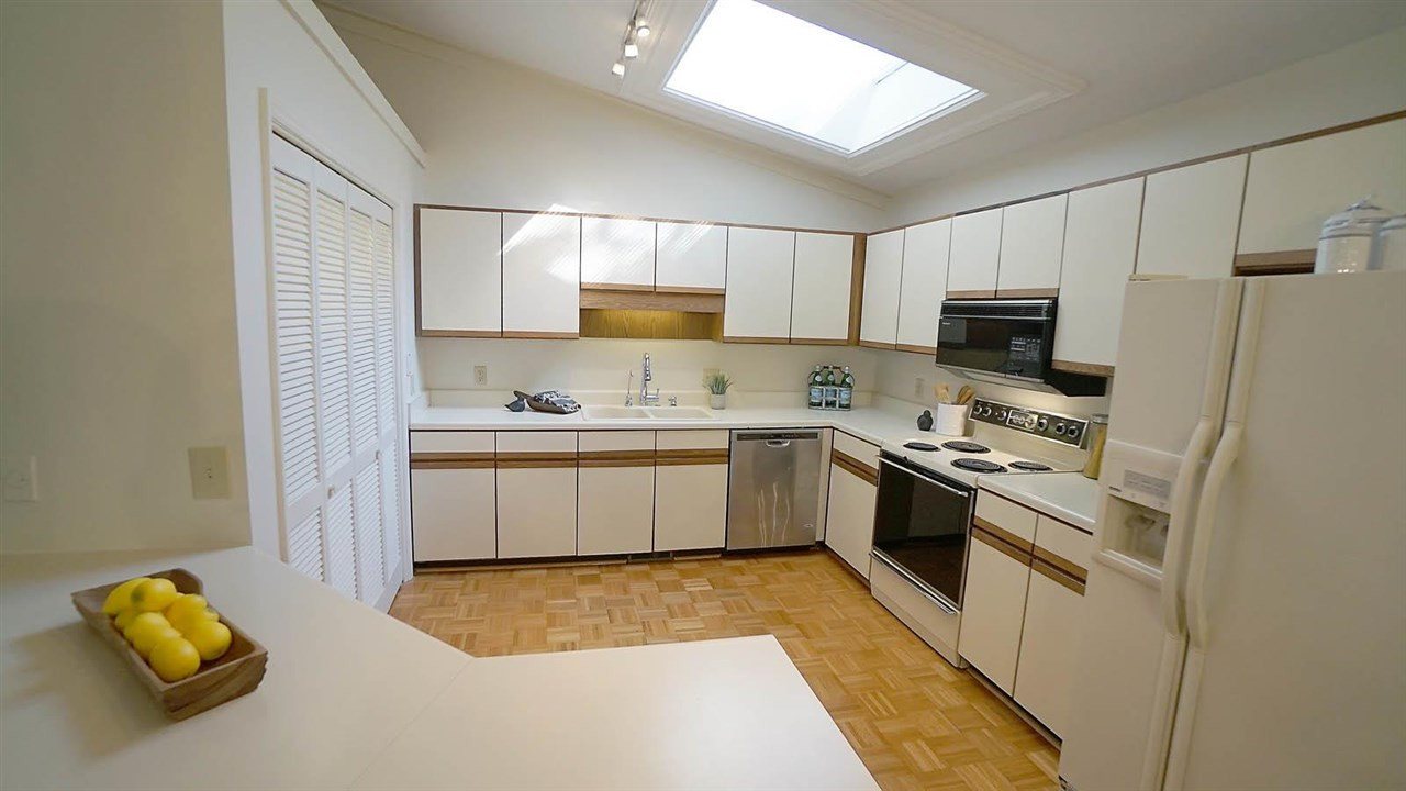 2801 Rue Sans Famille Raleigh, NC 27607 - Photo 8 of 26 Bright sunny kitchen