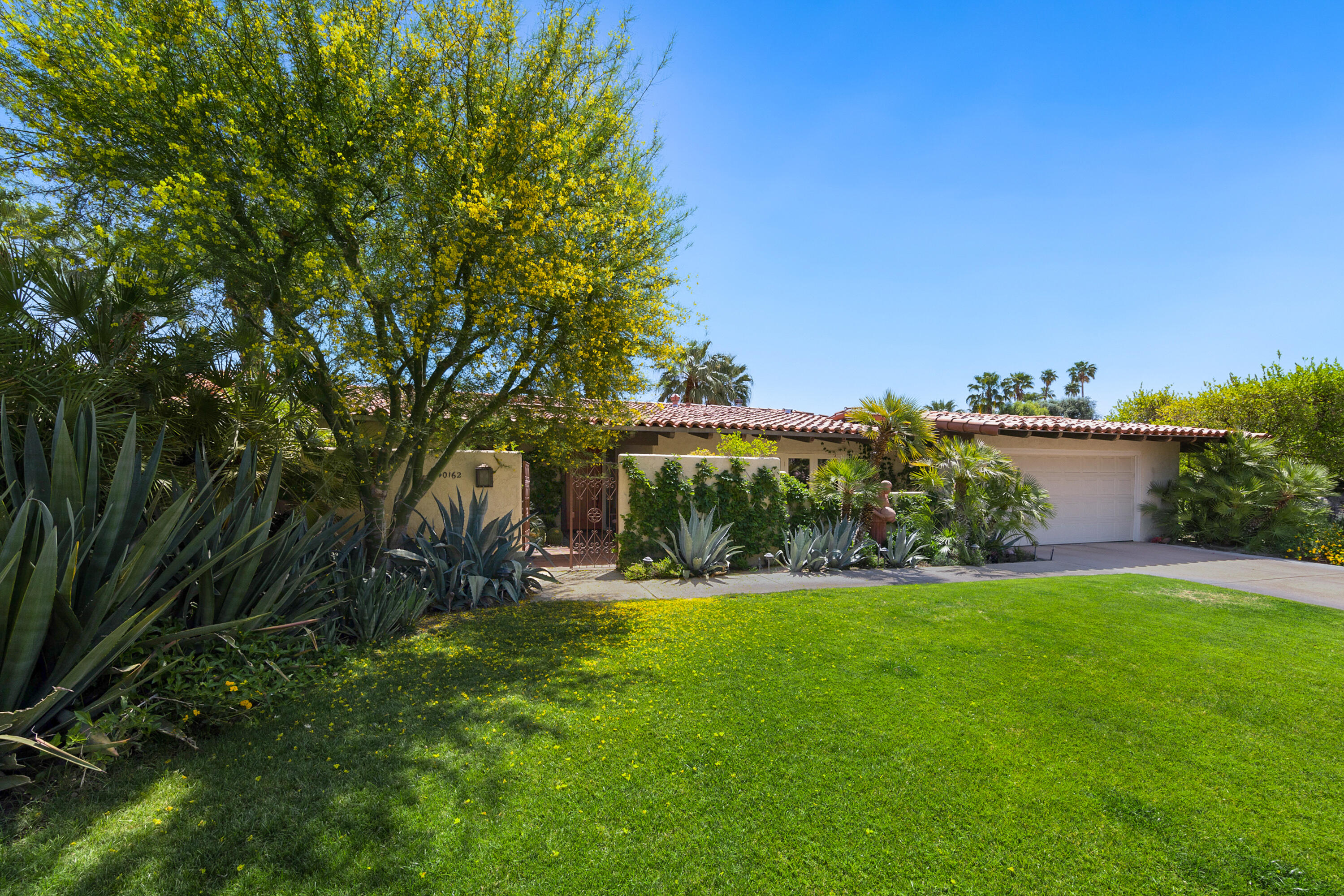 40162 Vía Del Oro Rancho Mirage, CA 92270 - Photo 1 of 34 a view of a backyard with plants and a garden