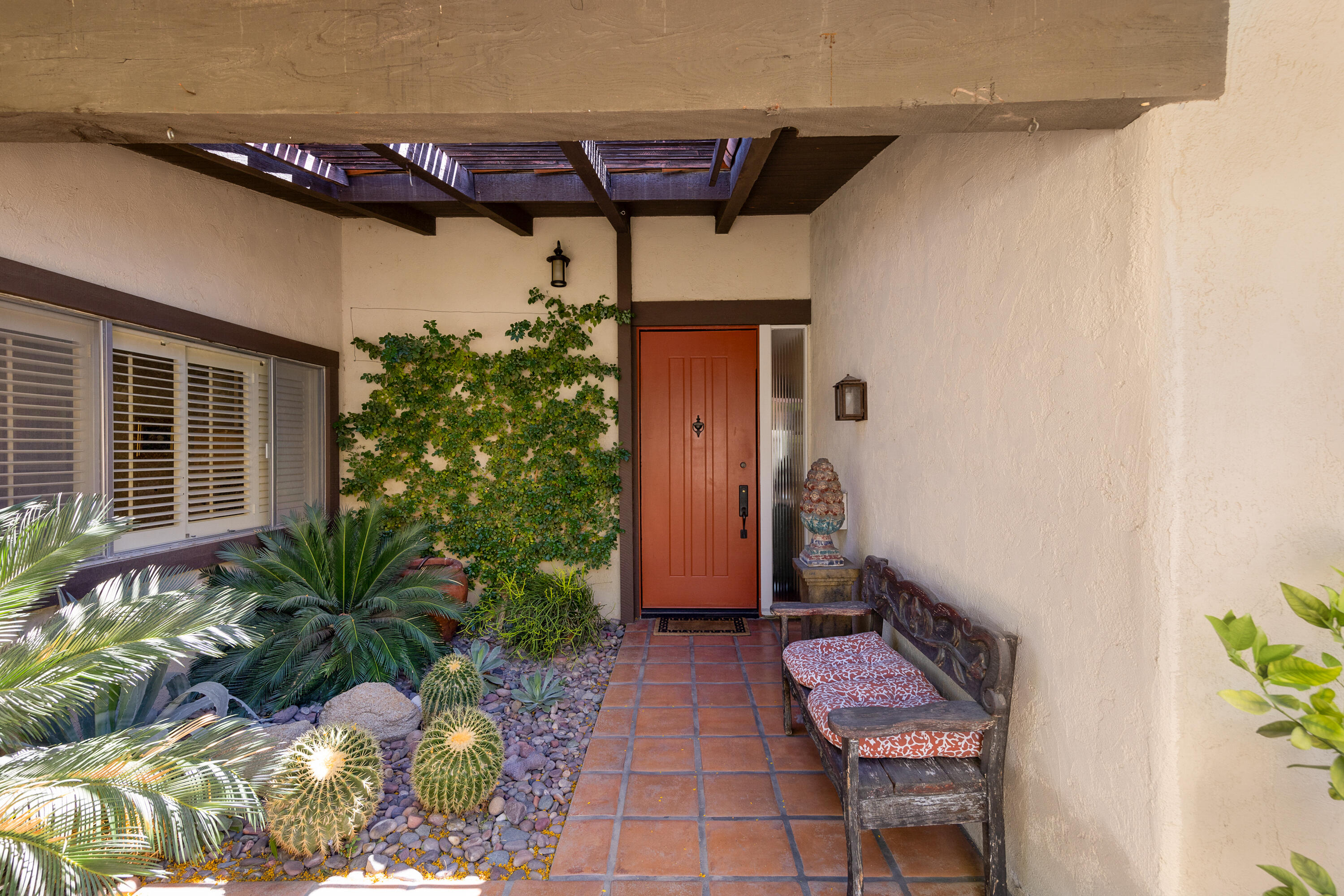 40162 Vía Del Oro Rancho Mirage, CA 92270 - Photo 2 of 34 a view of an outdoor space