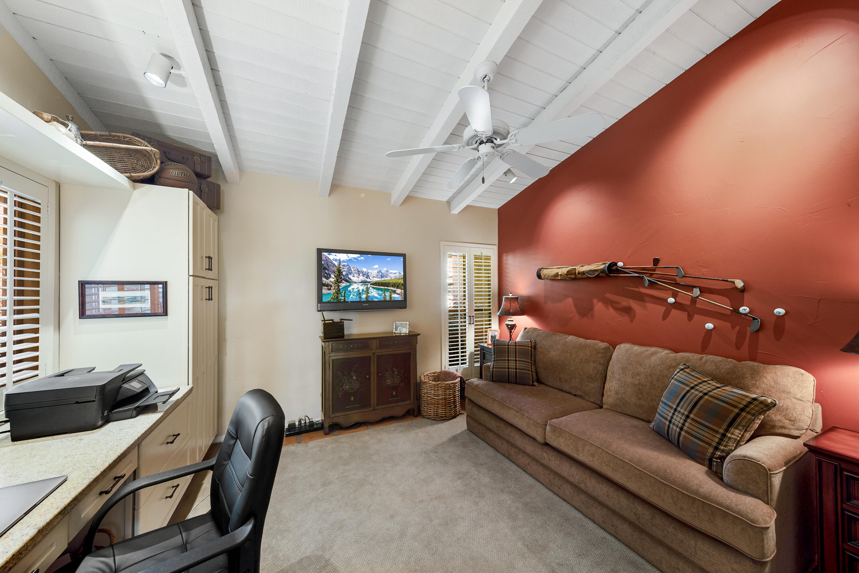 40162 Vía Del Oro Rancho Mirage, CA 92270 - Photo 25 of 34 a view of a livingroom with furniture and a flat screen tv
