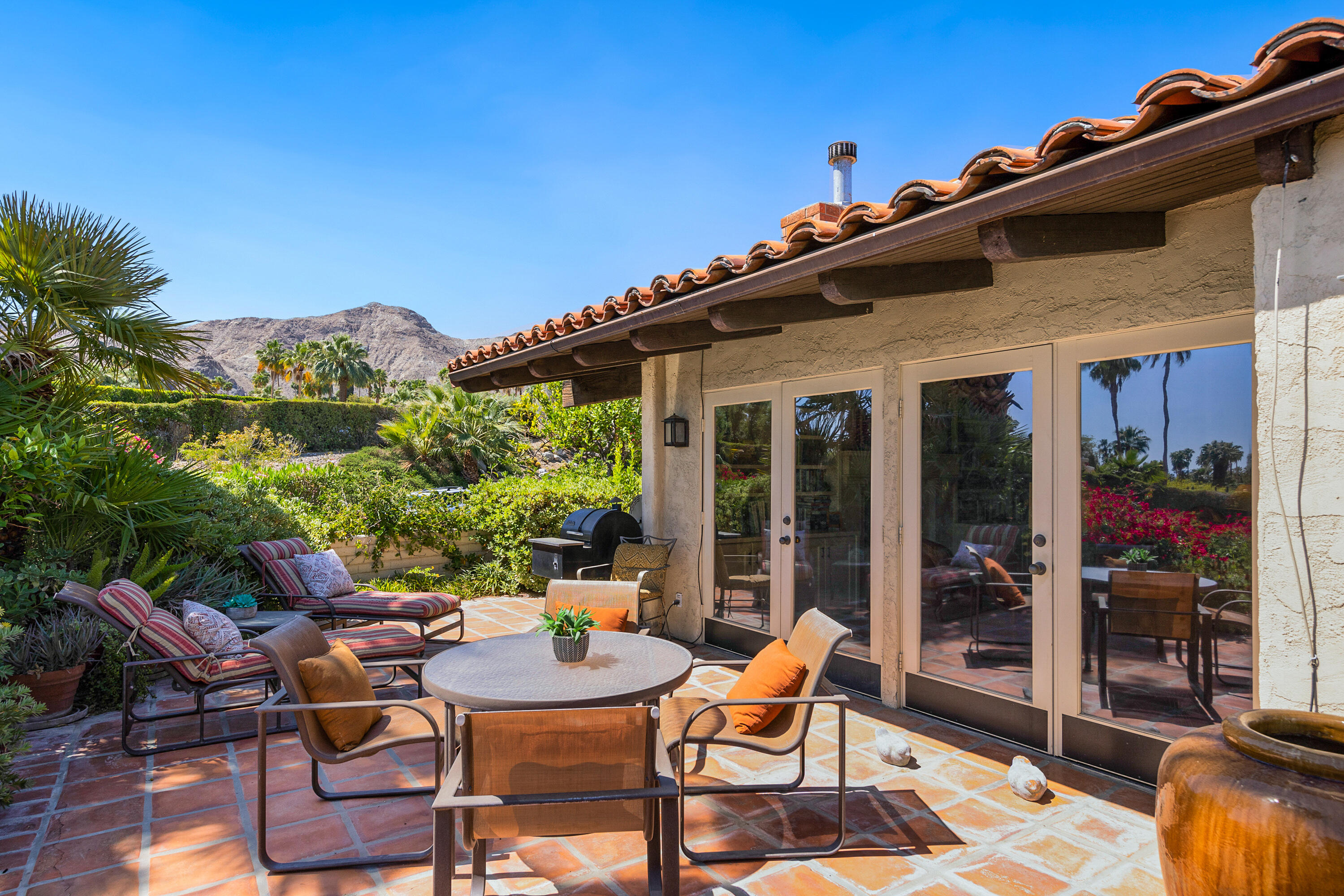 40162 Vía Del Oro Rancho Mirage, CA 92270 - Photo 29 of 34 a view of a patio with table and chairs and potted plants