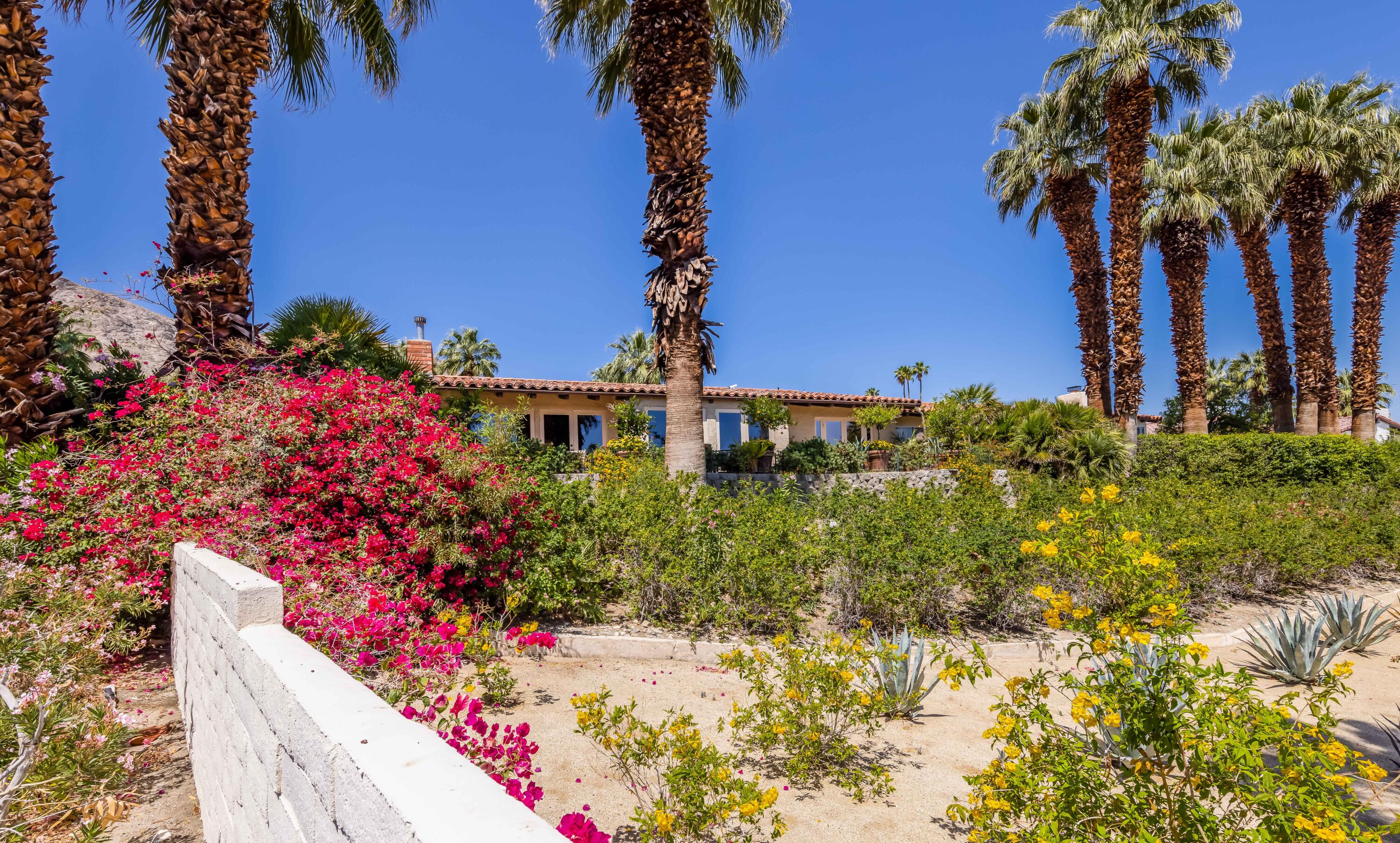 40162 Vía Del Oro Rancho Mirage, CA 92270 - Photo 32 of 34 front view of a house with a yard and potted plants