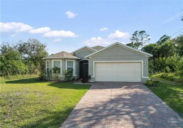 $2,100 | 2802 40th Street Southwest, Lehigh Acres, FL 33976